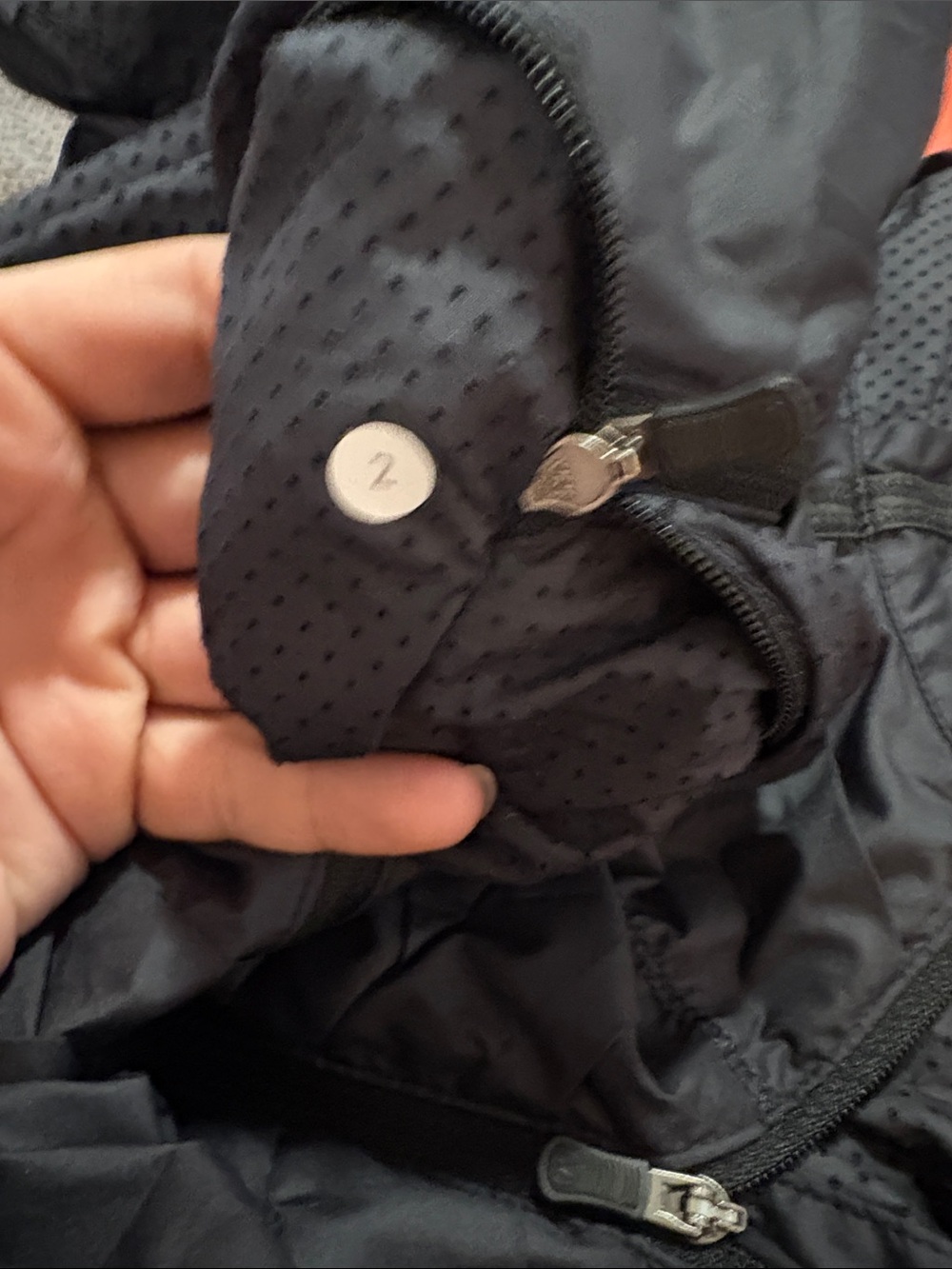 Lululemon Black Vest SZ 2 EUC - Picture 3 of 3